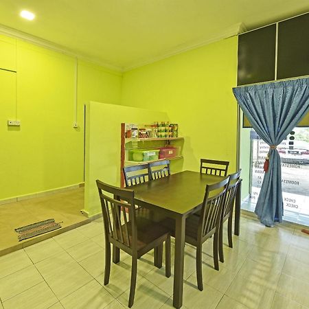Oyo 90551 Zn Mix Homestay & Roomstay Kampung Raja Exterior photo