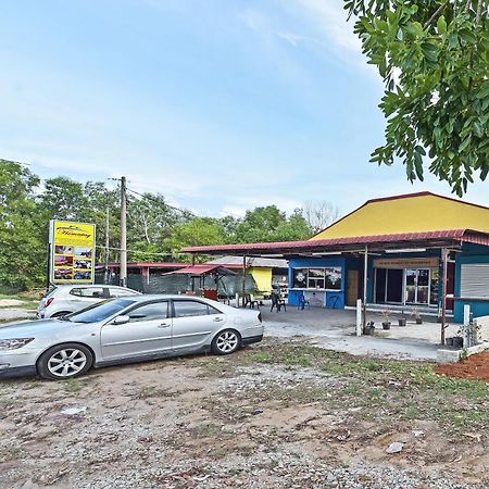 Oyo 90551 Zn Mix Homestay & Roomstay Kampung Raja Exterior photo