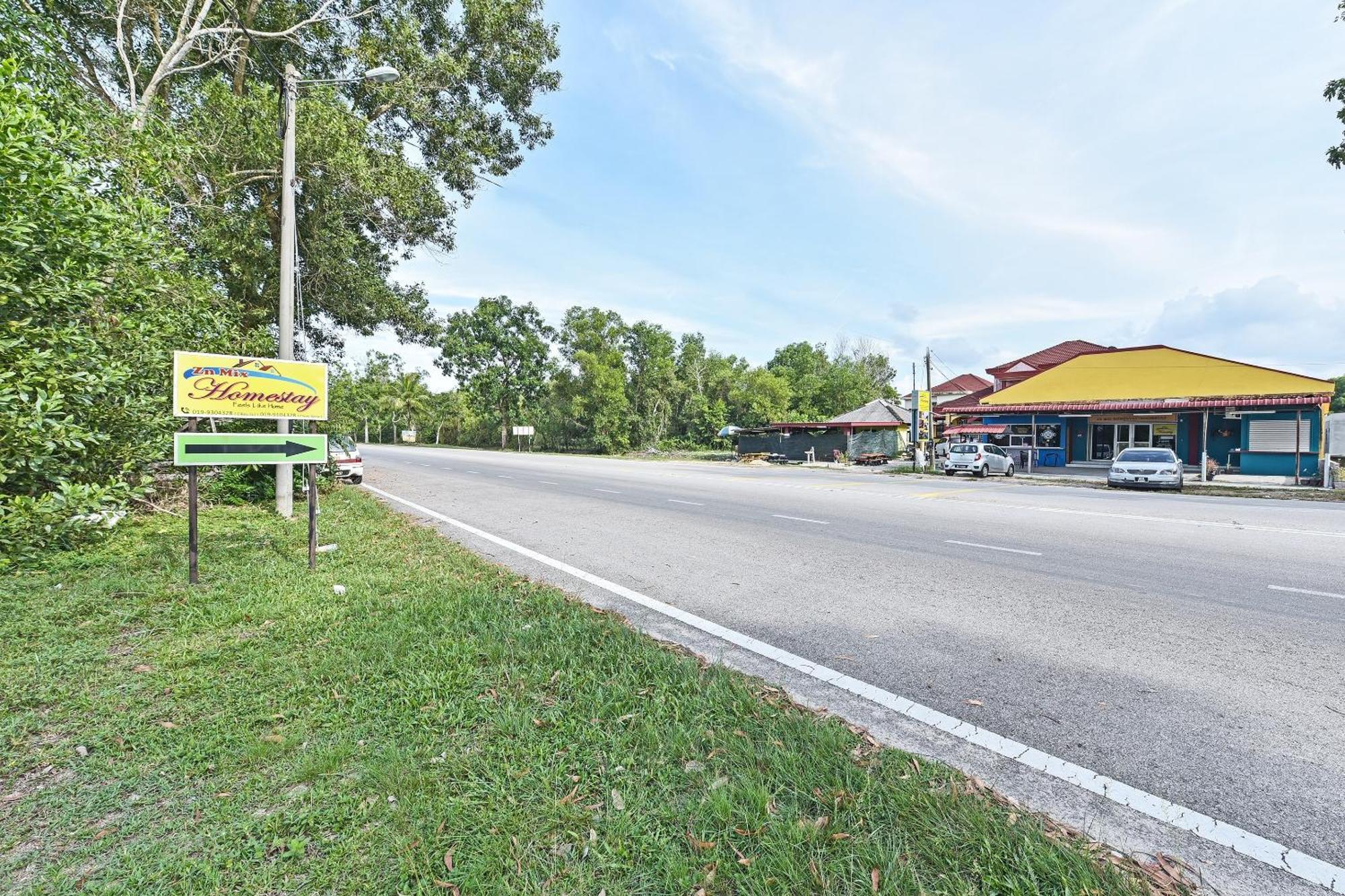 Oyo 90551 Zn Mix Homestay & Roomstay Kampung Raja Exterior photo