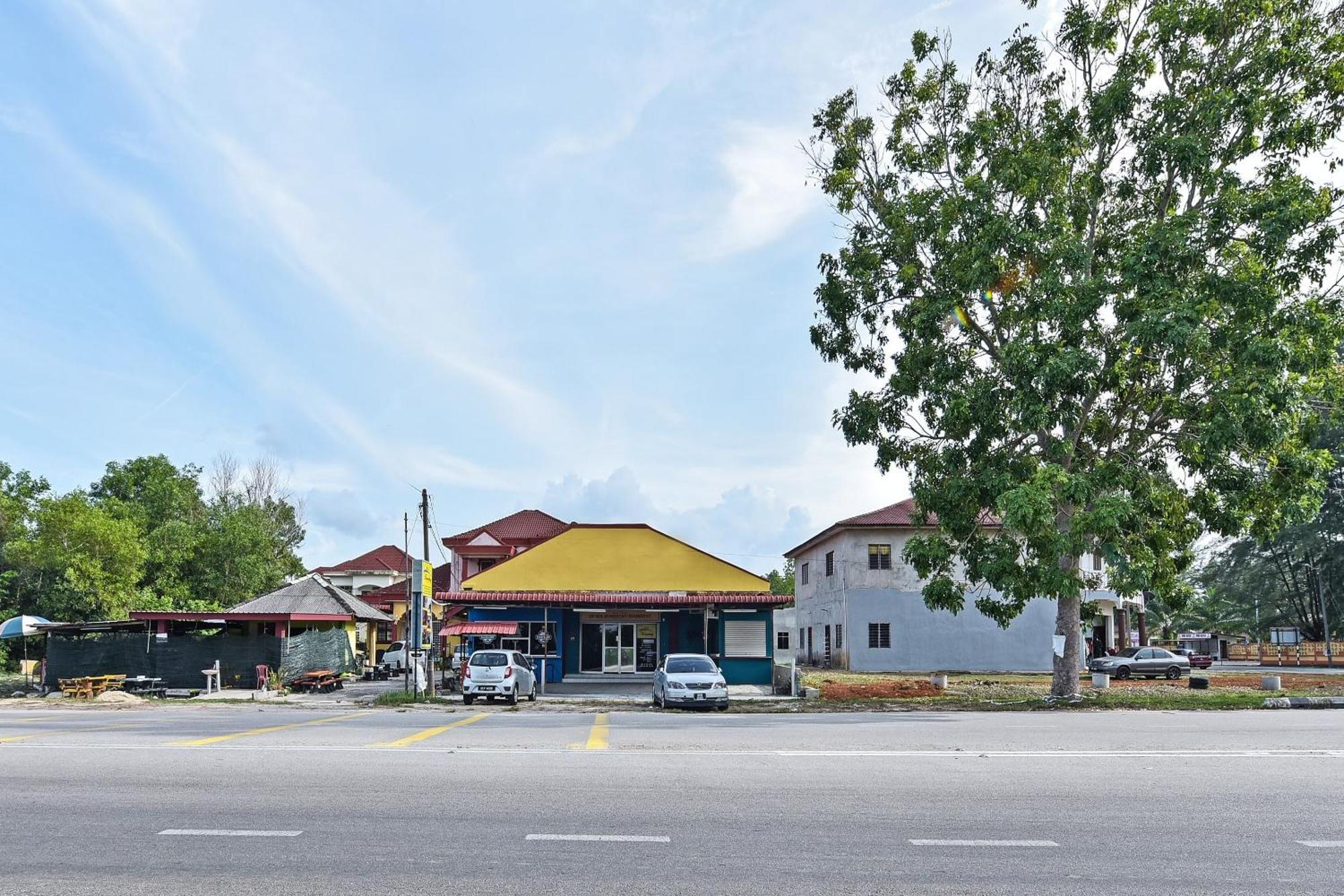 Oyo 90551 Zn Mix Homestay & Roomstay Kampung Raja Exterior photo
